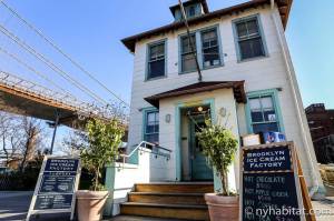 live-like-local-downtown-brooklyn-dumbo-brooklyn-ice-cream-factory-1024x682